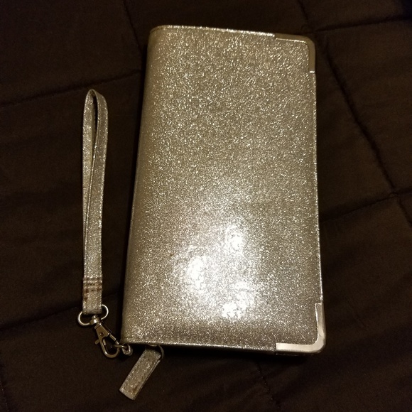 Metallic Silver Wallet - Picture 1 of 7